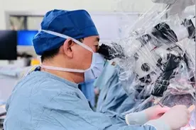 “斗鸡眼”患者重获清晰视界，新华医院首创三叉神经运动根图片