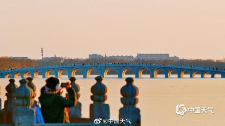 颐和园十七孔桥再现金光穿洞 为冬日增添一抹亮色