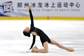 （体育）花样滑冰——全国冠军赛：女子单人滑赛况图片
