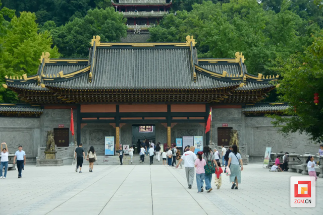 荣县：文旅体商融合发力 点燃假日经济引擎