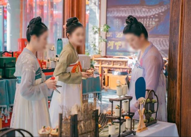 “翔宇英才 四季有约”——团团邀你沉浸式过七夕，体验古风心动~
