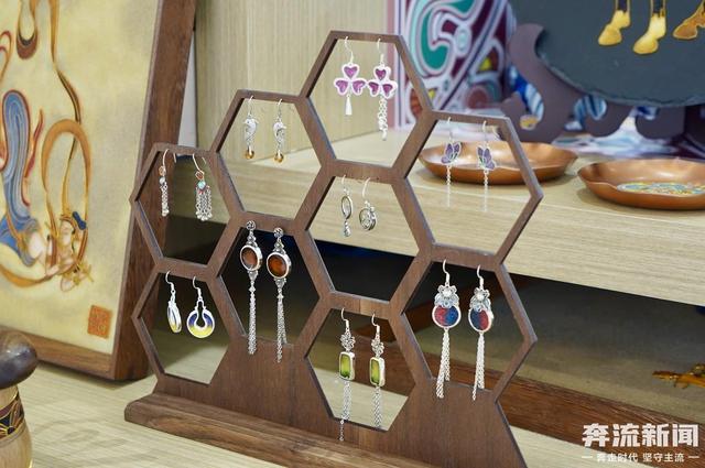 进博会丨丝路非遗吸睛又吸粉 甘肃馆成进博会“打卡”热门