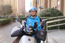 看见“她”力量｜从流水线工人到巾帼骑手，胶州外卖女骑手鲁妮用耐心与细致书写奋斗之路图片
