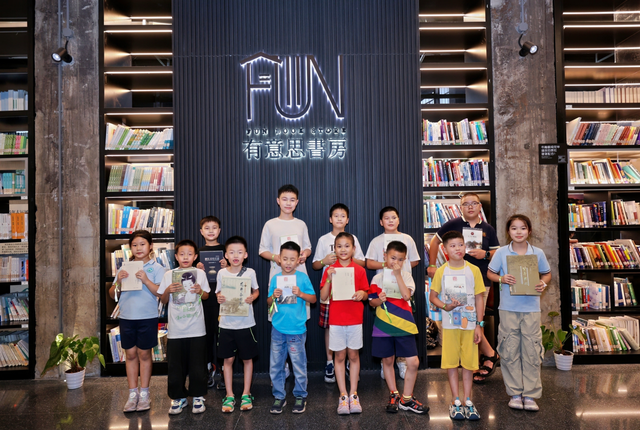 夏夜探秘工业文明！杭州图书馆这群小读者走进杭钢公园“钢铁研学”