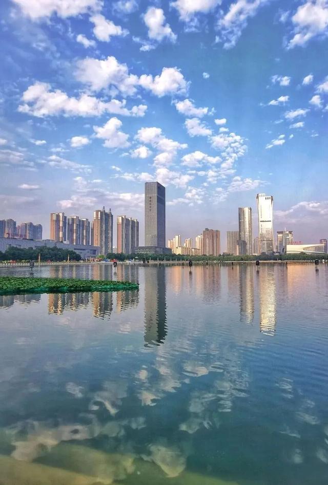 最近，洛阳人都在钻商场，怎么回事？