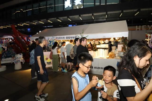 人从众……今夏火出圈！本地居民、全球游客都为静安这里的夜停留丨静安“夜”精彩