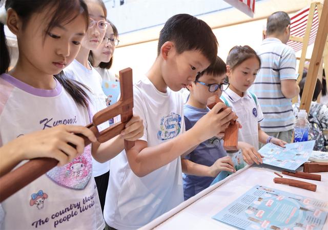 寓教于乐，上博东馆教育嘉年华为青少年开启文博奇遇
