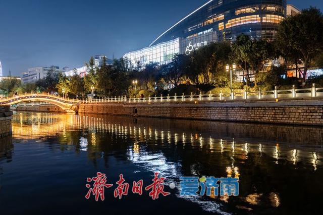 一年四季 泉在济南丨济南护城河夜景璀璨，沉浸式夜游体验让人流连忘返