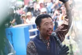 并不“中年”的郭有才，是如何收割一大波中年流量的？丨时评图片