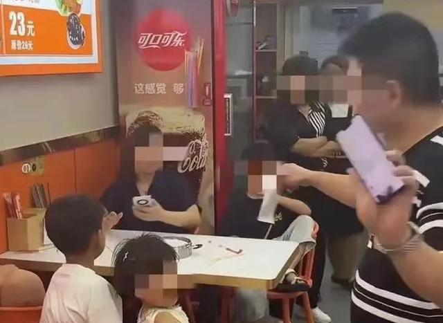郑州 “续面事件” 发酵，涉事门店停业，当地市监局回应正在调查中