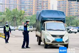 严查“三超一疲劳”！海口公安交警开展货车专项整治行动图片