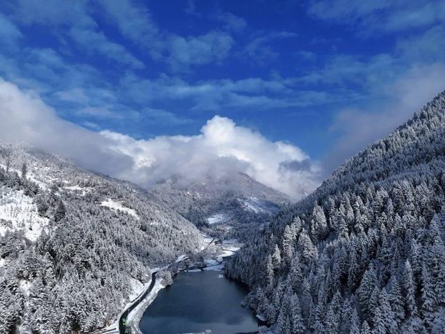 雪山与熊猫之外：全球游客为何涌向四川寻找“松弛感”？