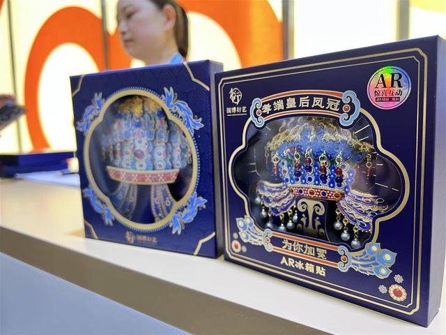 方寸之间“贴”见世界 文旅博览会冰箱贴玩出创意新花样