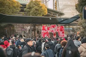 上海大型旅游演艺单日游客量创新高 《上海千古情》再现沪申千年画卷图片