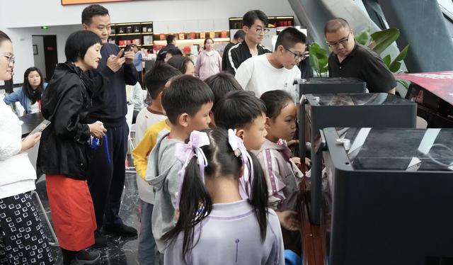 国庆假期，济南文旅玩出科技范！AI+3D打印让青少年与中国山水画 “双向奔赴”