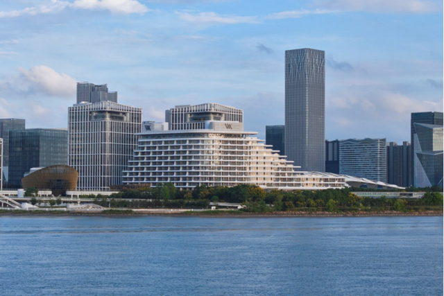 国际巨头在浦东新建“巨型邮轮”，上海前滩华尔道夫酒店正式揭幕