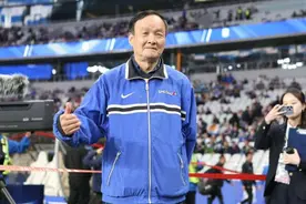 申花主场球市火爆，七旬球迷“乔老爷”对申花高层说了啥？图片