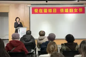 柔肩担重任 巾帼绽芳华——崂山区医疗保障局办事窗口“娘子军”撑起便民服务“半边天”图片