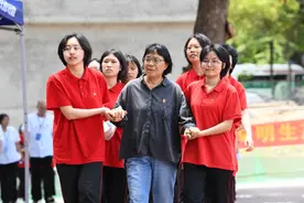 张桂梅将连续15年送考，30万字《张桂梅》传记出版图片