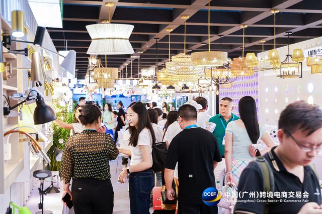 全球卖家热议：关税战下生意怎么做？跨交会上找答案