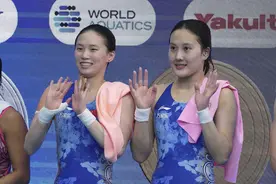 中国跳水再入2金！陈芋汐携手“临时搭档”掌敏洁女双十米跳台夺冠图片