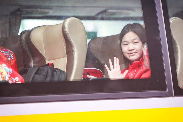 十五运跳水：全红婵完成赛前最后一练 微笑挥手告别只待明日复出首秀