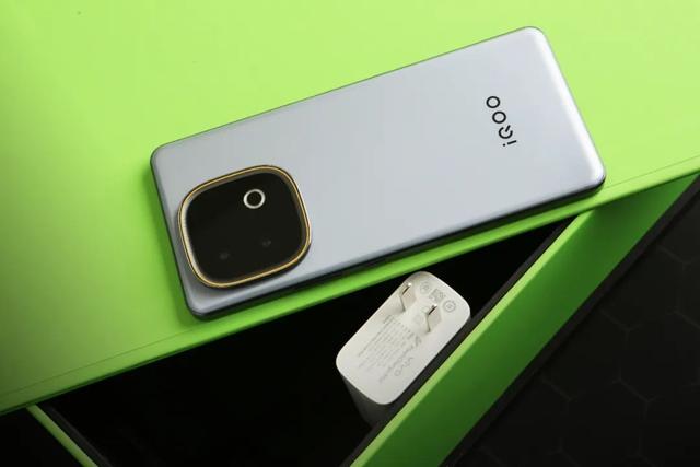 这叫“十全大补‘玩’”！iQOO Z10 Turbo+继续“天降猛人”