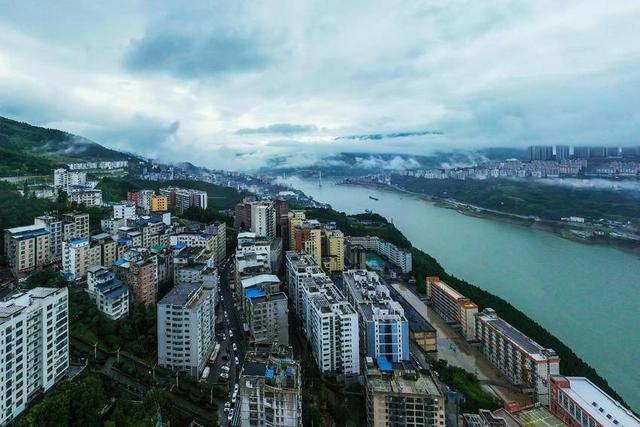 在巴东邂逅巫峡雨后仙境