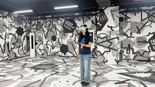沉浸式文旅新体验！超高清AI智能VR大空间电影《奇幻恐龙岛》亮相贵阳