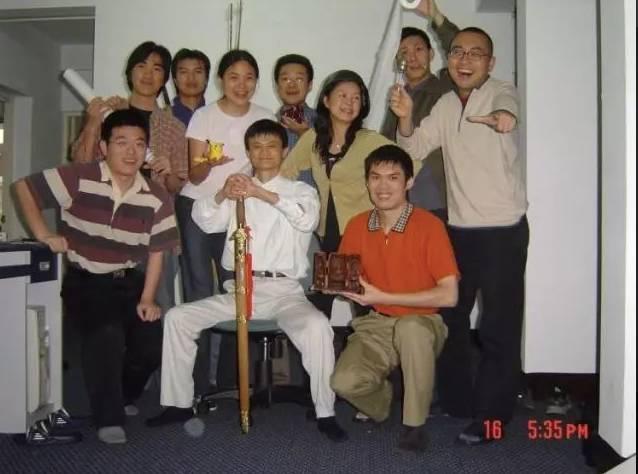 阿里第一代程序员“扫地僧”多隆离职：三人团队起步，亲手打造淘宝雏形，25年辉煌落幕，身家26亿