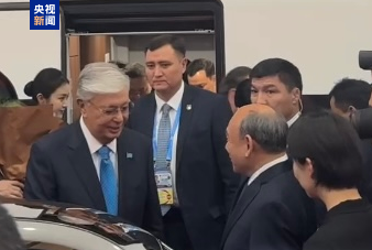 哈萨克斯坦总统托卡耶夫乘高铁抵京