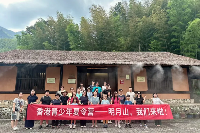 暑期文旅市场一半火焰一半冰，明月山凭啥是那把火？