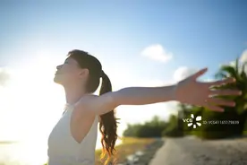 闪电心灵愈站 |15岁女孩阳光型抑郁 心理专家：不要把负能量传给孩子图片