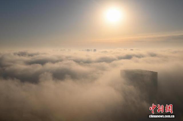 沈阳：城市在云雾里