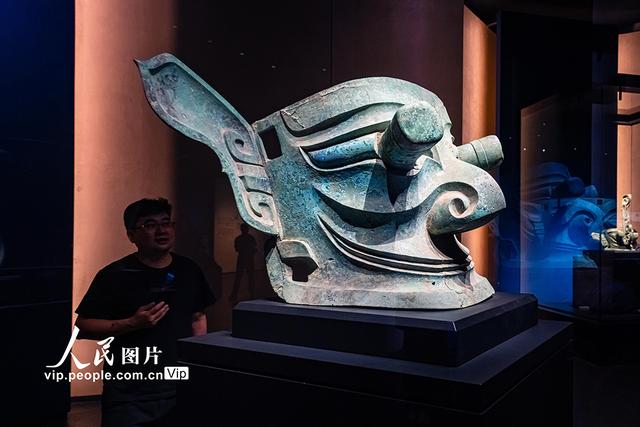 四川广汉：三星堆博物馆人气旺