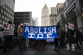 德英加等国发布赴美旅行警告：合法入境被刁难，就算有绿卡也可能被关押图片