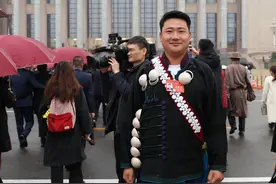 全国人大代表吉列子日：带着对“路”的期待上会｜两会每日人物图片