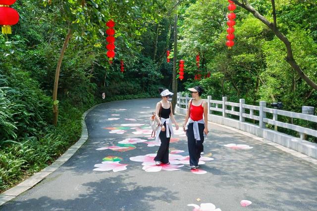 一路生花！摩星岭新进人员以彩绘为全运双节添彩