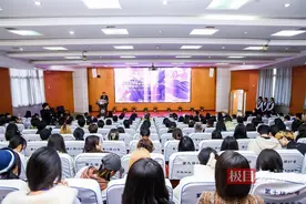 时尚行业人才齐聚，武汉纺织大学服装学院举行建院20周年庆祝大会图片