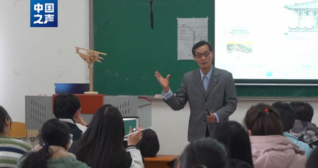 75岁“斗拱爷爷”，自驾6000多公里，就为了拍它们