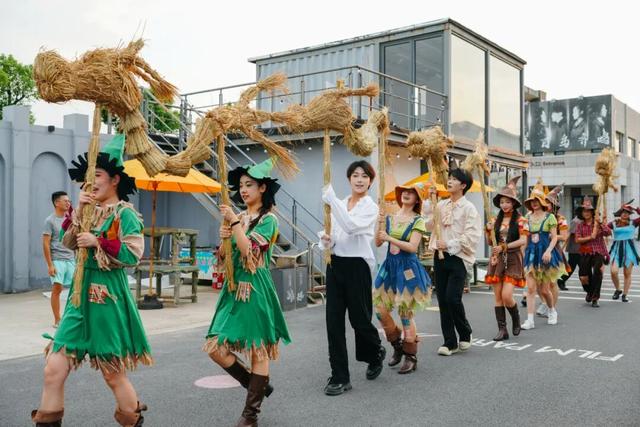 “巨型稻草人王国”来了！就在松江这里→
