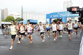 2025“六马”鸣枪开跑！3.2万名跑者共赴“十年之约”图片