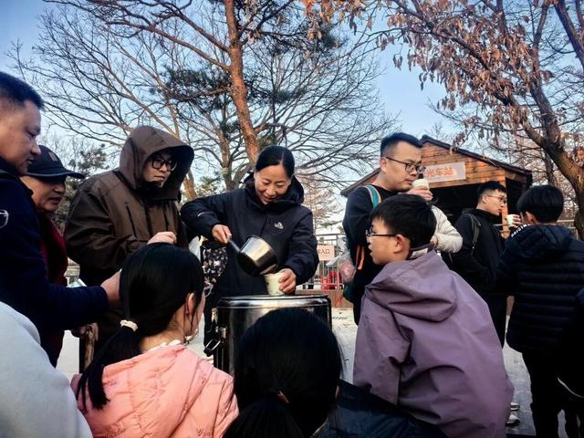 千车万人争打卡，沂蒙山龟蒙景区涌现初冬旅游热潮