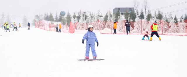 雪速狂飙！花溪高坡云顶滑雪场中级道开放在即