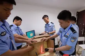 扬子晚报记者探访高考评卷大本营，高考考分是这样出炉的——图片