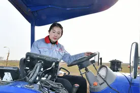 巾帼新农人“慧”种盐碱地图片