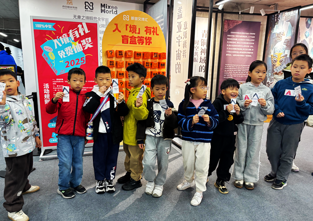 “党建红”点亮“枫”景丨栖霞山 “红枫护卫队” 上线！