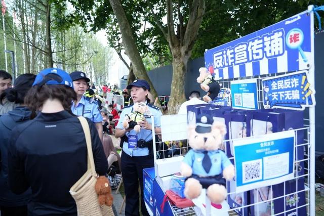 护航旅游季 | 唱游音乐节 观山湖公安守护避暑“大军”的清凉狂欢