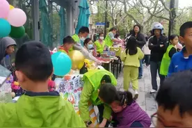 普陀这个跳蚤市场开业啦！快来围观“小小摊主”的风采→图片