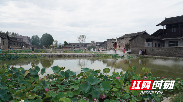 中方：错峰游升温体验宁静古村的“暖心之旅”